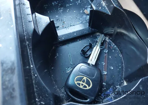 2005 Toyota Land Cruiser V8 from USA, damaged, VIN JTEHT05JX52071208